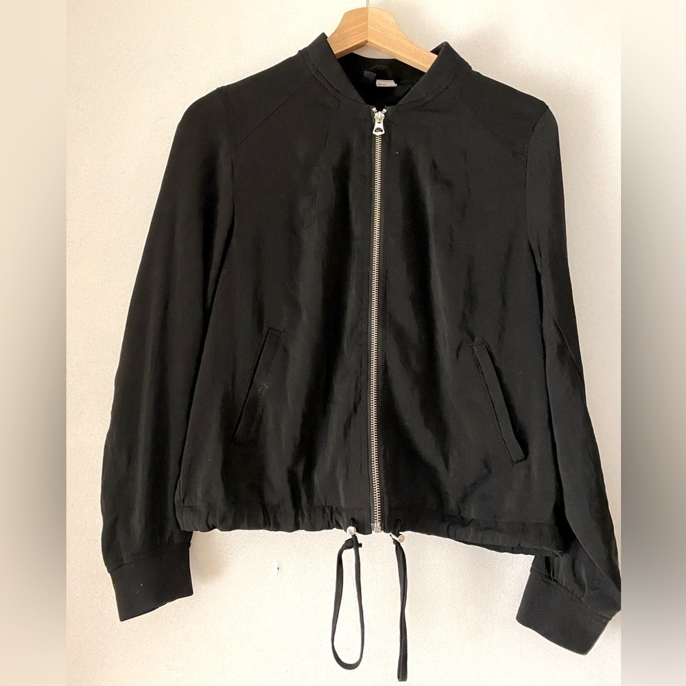 DIVIDED BLACK LIGHTWEIGHT ZIP FRONT JACKET SIZE 8‎